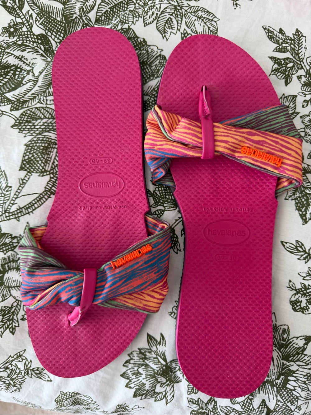 NWOT Havaianas Women's Magenta St. Tropez Sandals size US 9/10